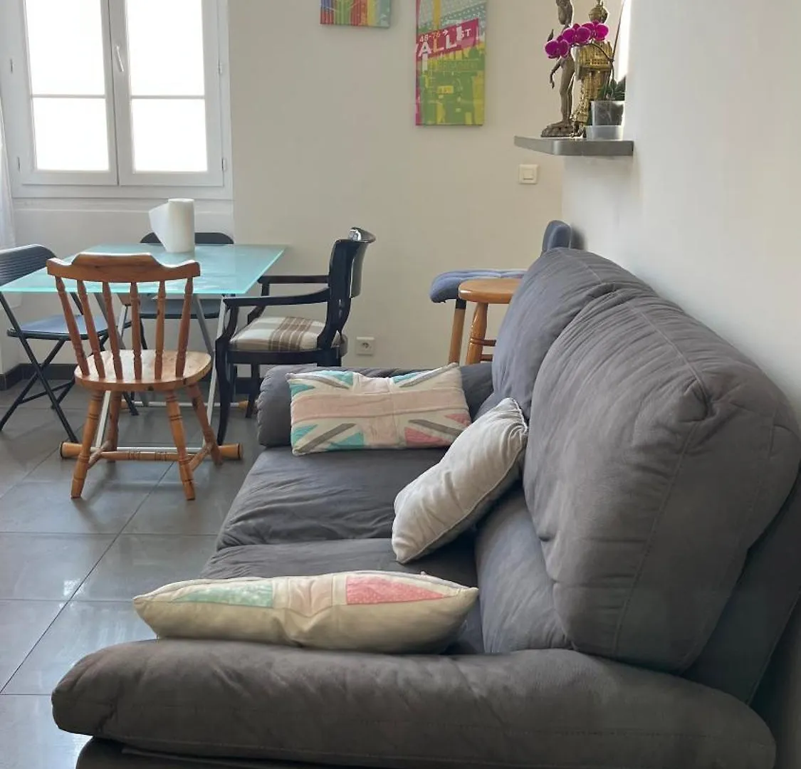 Two Bedroom Apartment Near Old Town Nice 0*,  Francie